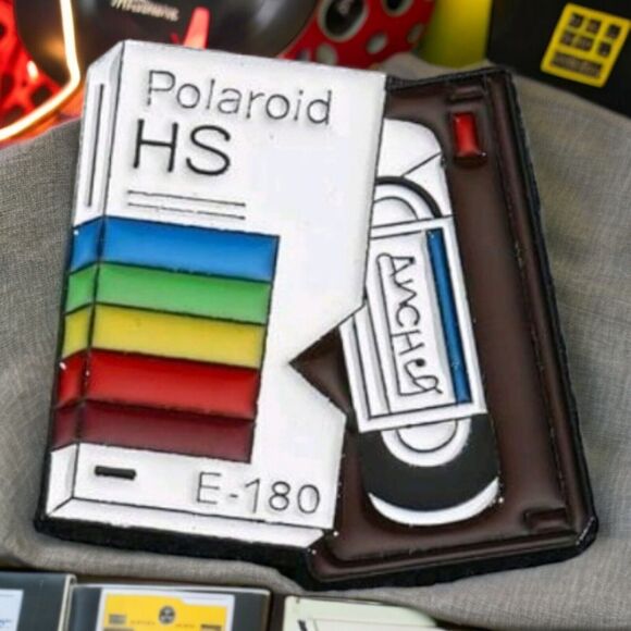 VHS Polaroid Hs Lapel Pin 80s TV Cassette & Case Enamel Retro RAD Brooch Rewind - Picture 3 of 5